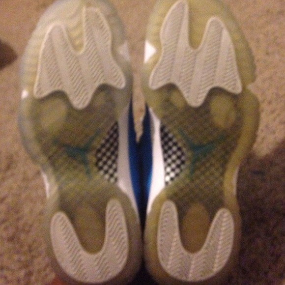 Jordan Pantone 11s - Picture 4 of 4