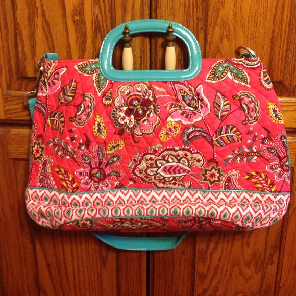 Vera Bradley Handbags - Vera bradley bag excellent condition