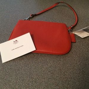 Coach wristlet!! Nwt!
