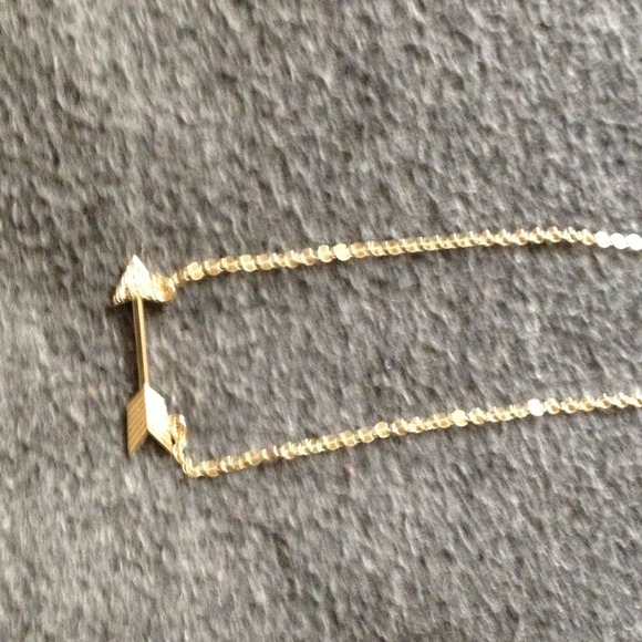 Necklace arrow