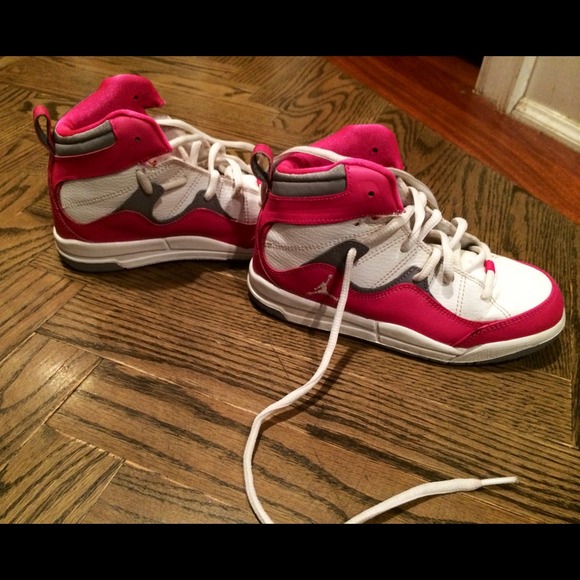 🔴SOLD🔴on Ebay Jordan girls sneakers sz 1Y