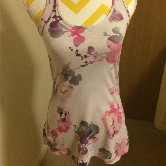 Flowered lululemon tank - Picture 2 of 4