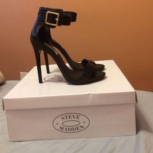 Steve Madden Black Marlenee Size 7