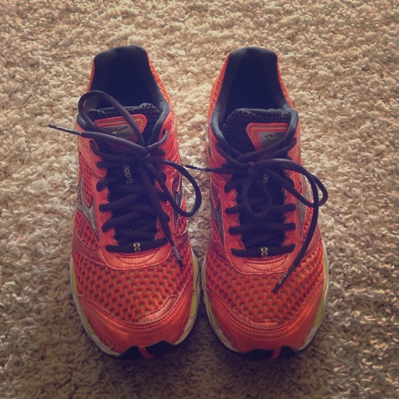 Mizuno wave creation 13 tennis shoes