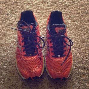 Mizuno wave creation 13 tennis shoes