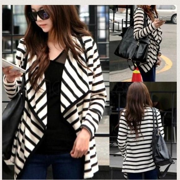 Jules 22 Sweaters - HIGH DEMAND 🍂🍂 Black and white Cardigan Stripes