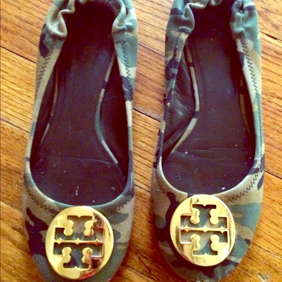 Authentic camo Tory Burch flats size 7m