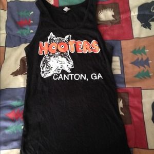 Hooters Shirt