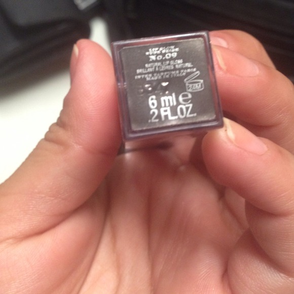 Burberry lip glow lip gloss 🎀lipgloss - Picture 2 of 3