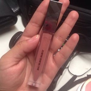 Burberry Makeup - Burberry lip glow lip gloss 🎀lipgloss Burberry Makeup - Burberry lip glow lip gloss 🎀lipgloss