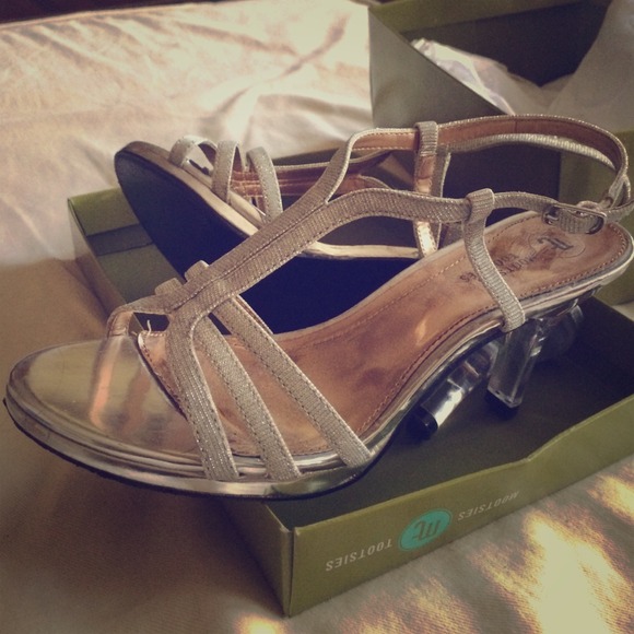 Mootsies Tootsies Homecoming Silver Heels 8