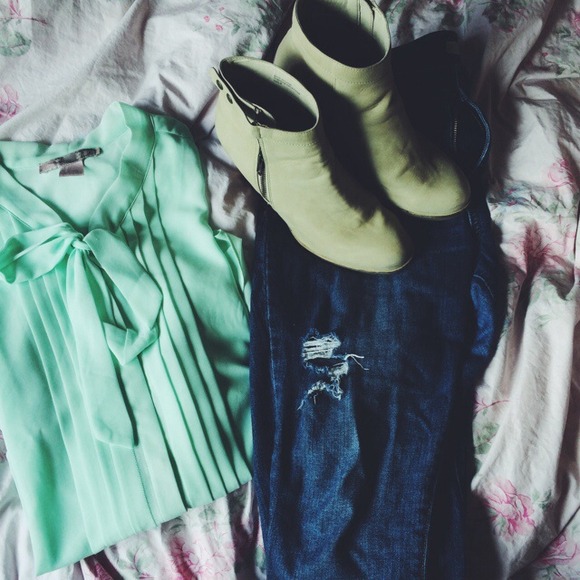 Teal flowy bow tie top.