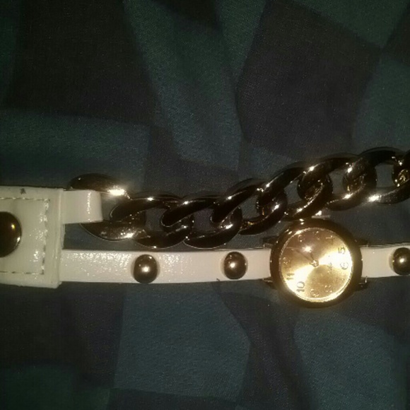 Watch - Picture 2 of 3