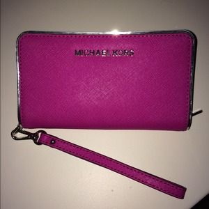Michael Kors wallet wristlet