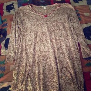 Price drop! 🚨Cheetah gown with red bow