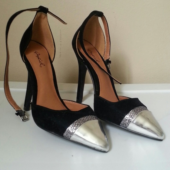 Black Strappy Heels with Silver Pointed Toes.