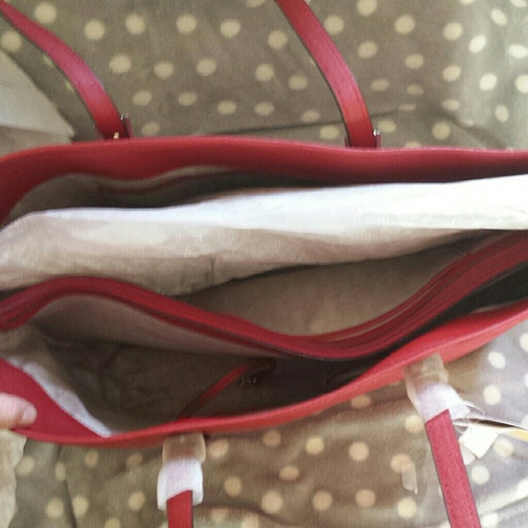 Michael kors red jet set travel multifunction tote - Picture 3 of 3