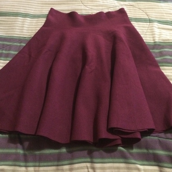 🆕 Flared mini skirt! (BURGANDY COLOR) - Picture 2 of 4