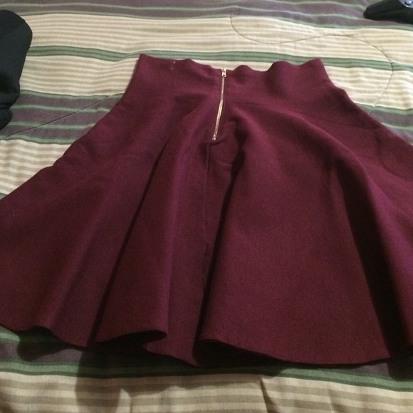 🆕 Flared mini skirt! (BURGANDY COLOR) - Picture 3 of 4