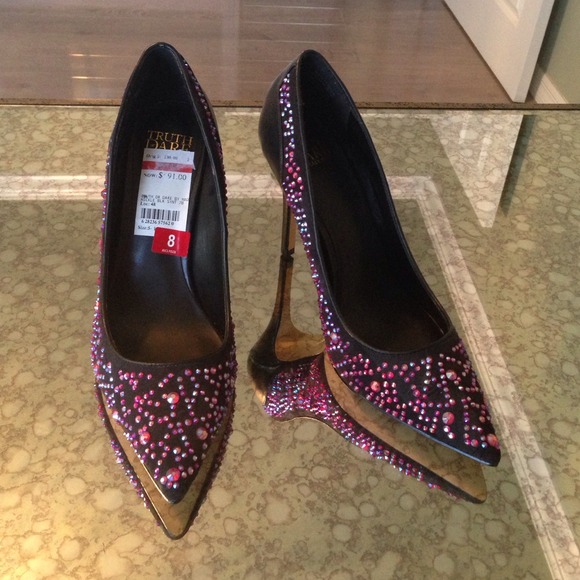 ‼️🎉Truth Or Dare by Madonna Stilettos & BCBG🎉‼️