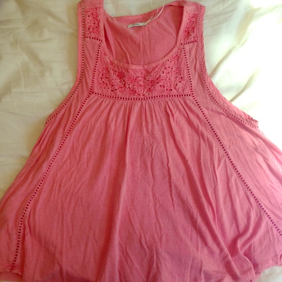 Light pink flowy tank with neck detail