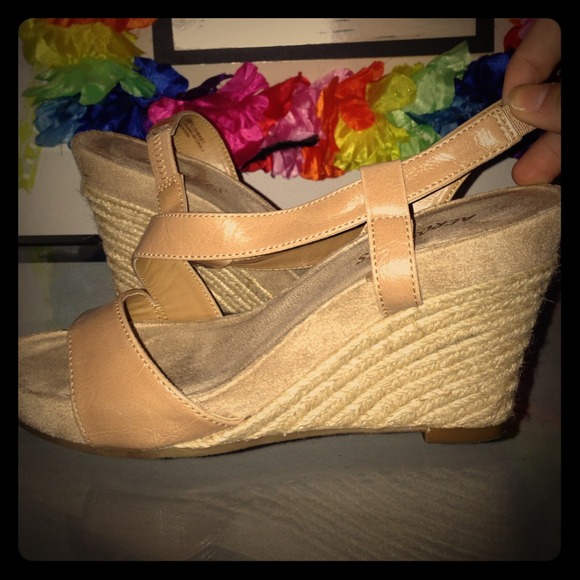 6.5 Aerosoles Nude Wedges