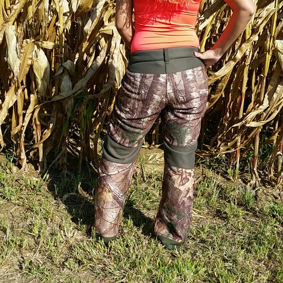 SOLD ON FB Under Armour Pants - Picture 2 of 4