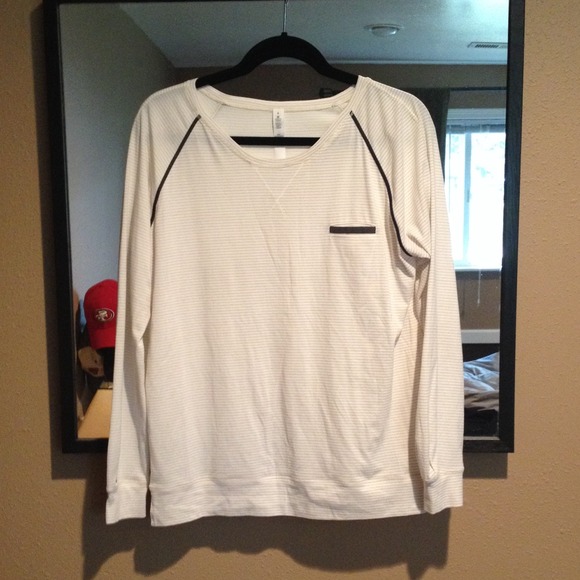 Lululemon long sleeve warm up top