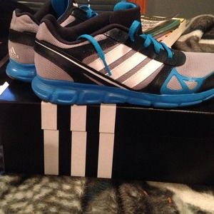 Adidas running shoes boys size 5