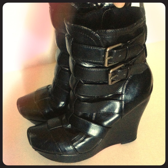 Alice+Olivia black boots 41/2 in platforms