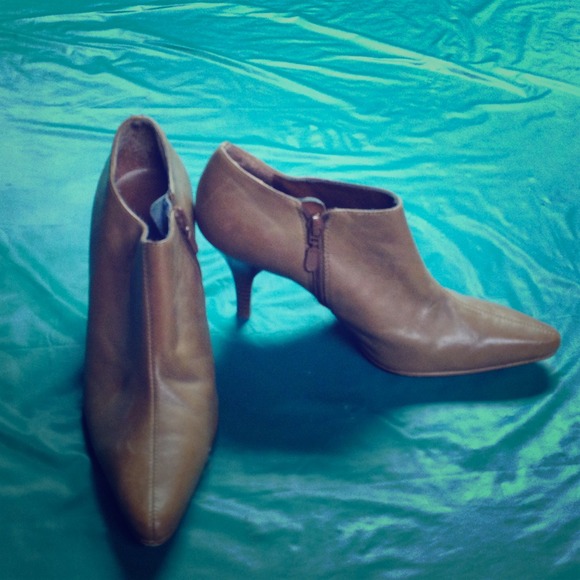 Carmel ankle boots with low heel