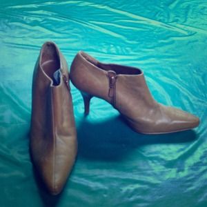 Carmel ankle boots with low heel