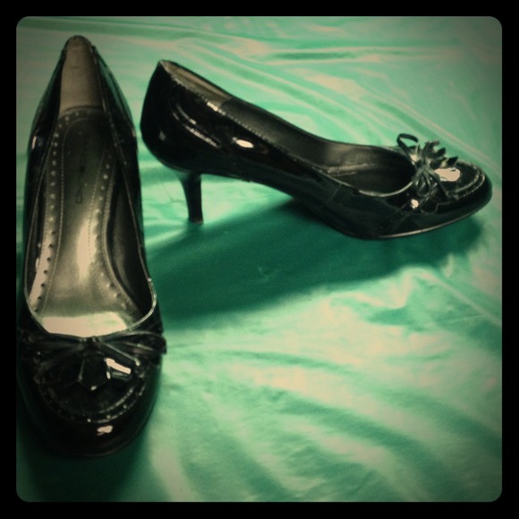 Bundle Patent leather kitten heels & red flats