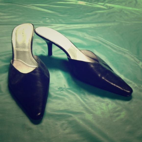 Black leather mules with a kitten heel