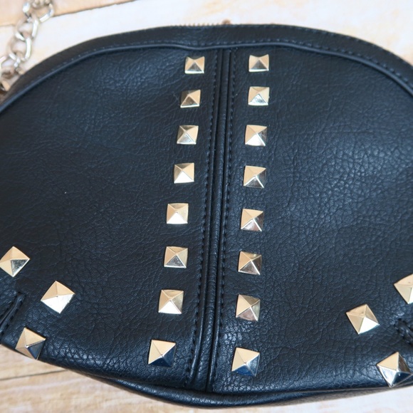 🔴SOLD🔴Black cross body bag with studs - Picture 3 of 4