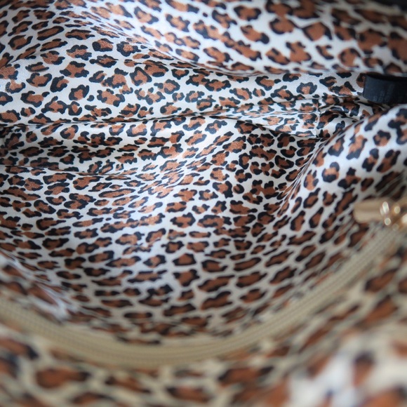 🔴SOLD🔴Black cross body bag with studs - Picture 4 of 4