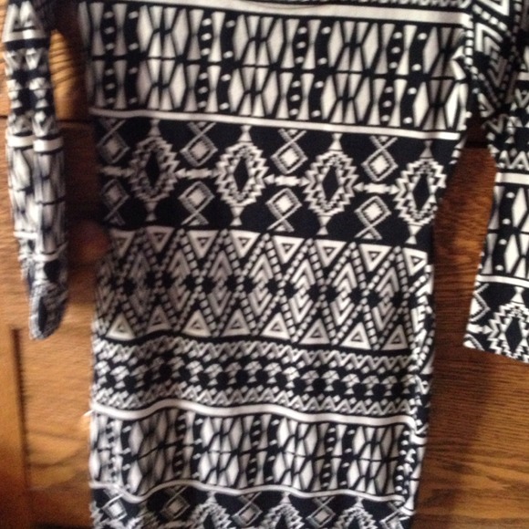 Forever 21 Dresses - Forever 21 Aztec body con dress Forever 21 Dresses - Forever 21 Aztec body con dress