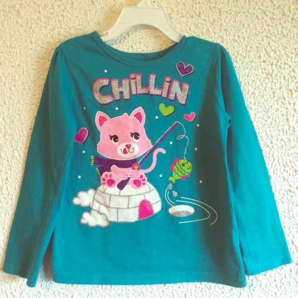 Girls shirt size 5T👉Buy 1get 1 Free