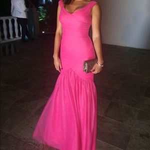 Monique Lhuillier V Neck Tulle Gown