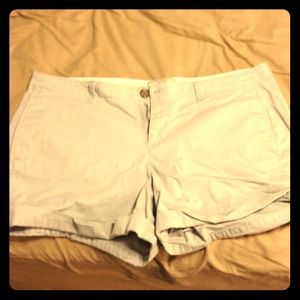 Old Navy khaki 3/4 shorts