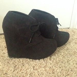 SALE🍁Fall essential black wedge booties