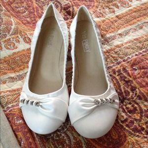 White flats size 10 never worn brand new