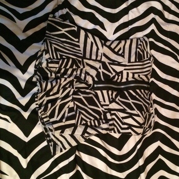 Very cute strapless shirt