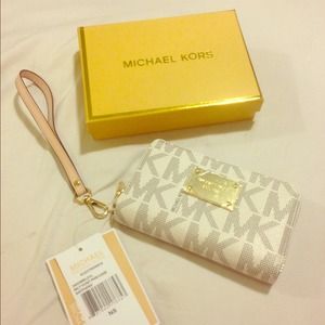 Mikeal Kors wallet. New with tags.