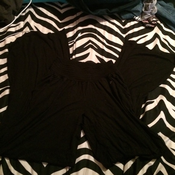 Black stretchy elegant flow pants