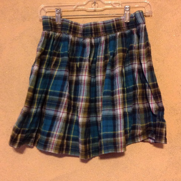 Blue/Green Plaid Skirt. - Picture 2 of 2