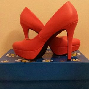 Coral size 9 pumps