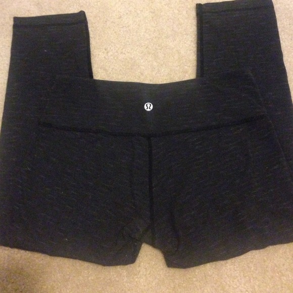 Lululemon size 6 cropped leggings