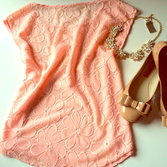 Top with Flower Pattern Lace Back