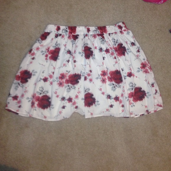 American eagle outfitters flower printed skirt